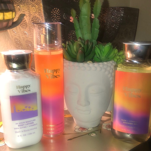 Bath & Body Works Other - Bath and bodyworks Happy vibes combo